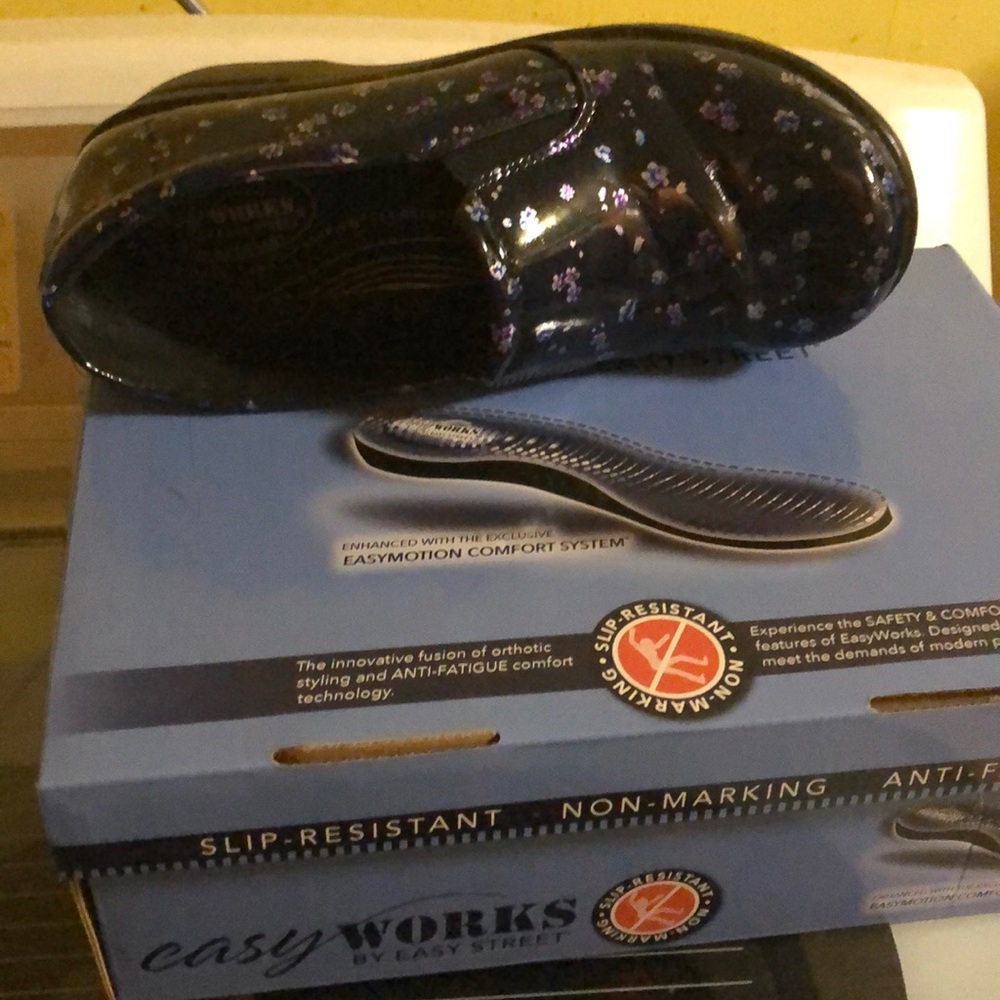 Easy mark  uniform shoes size 9and half wide